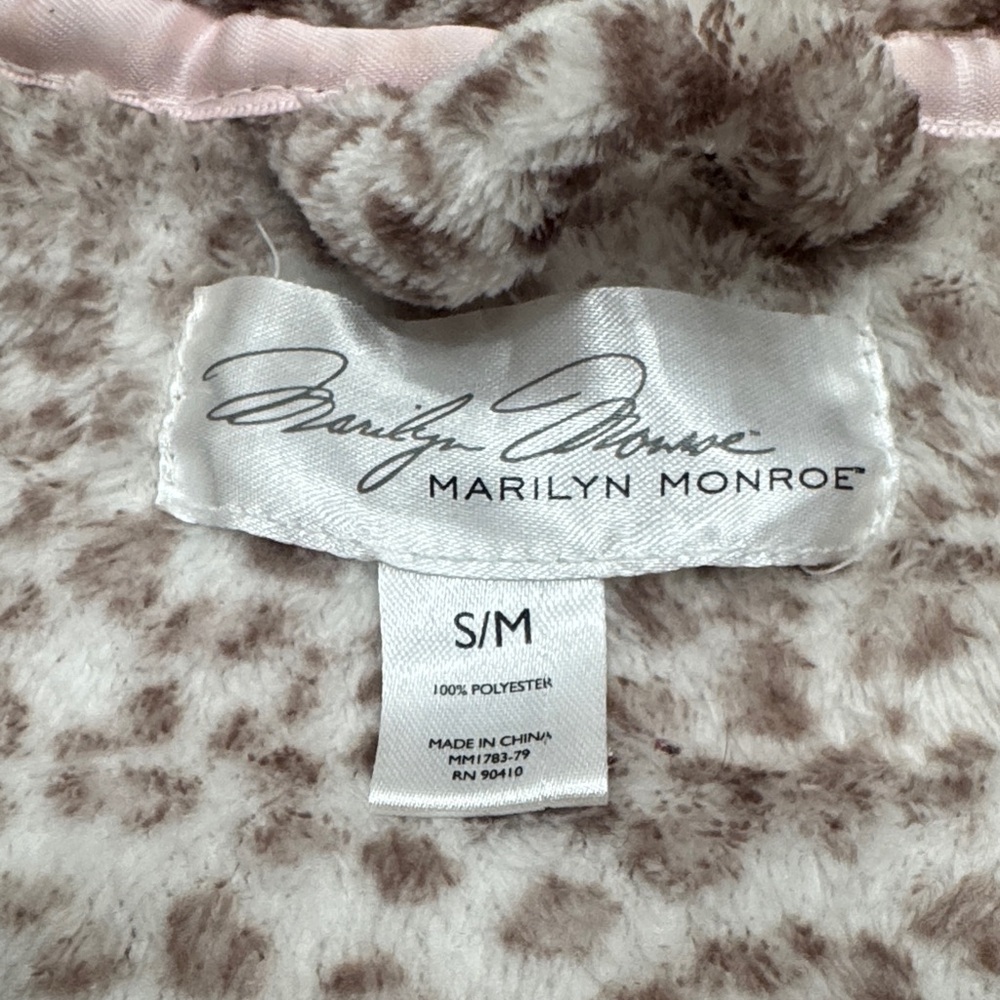 Marilyn Monroe Fuzzy Animal Print Loungewear - Picture 2 of 6